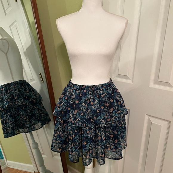 Geo Print Ruffle Layered Skirt - Picture 5 of 9